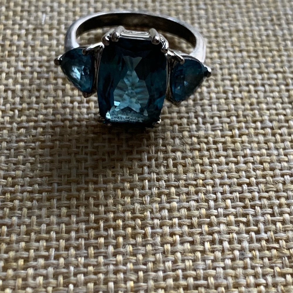 Something Blue!Elegant Genuine Blue Topaz Gemstone Ring, Sterling Silver, size 9 - Picture 6 of 16